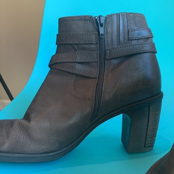 Clark’s Ankle Leather Boots - Picture 4 of 9